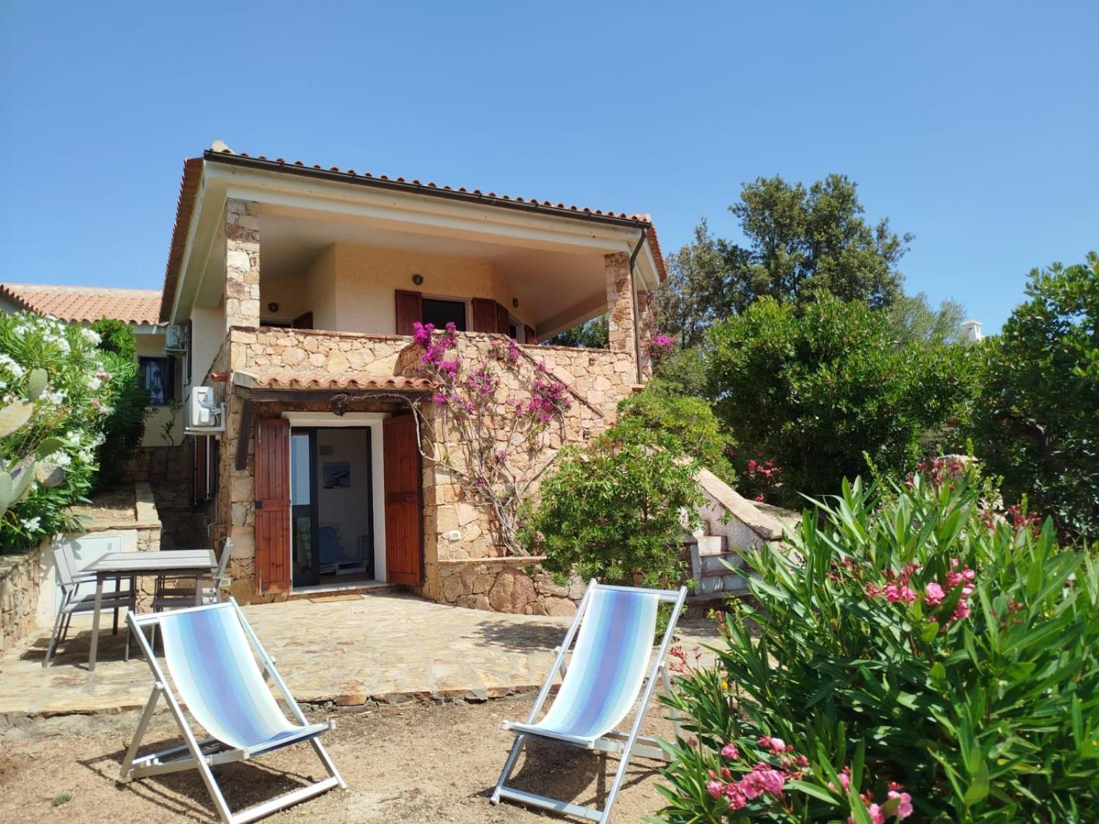 Villa Vista Mare Cala Ginepro Punta Molara Exterior photo